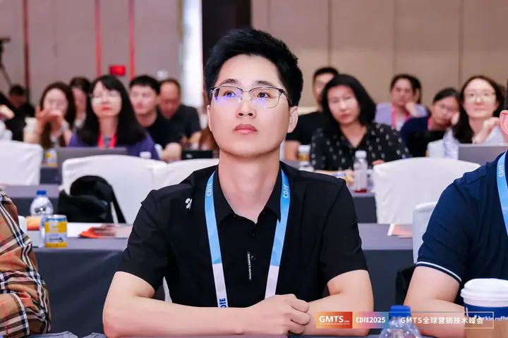 李哲在活动现场分享